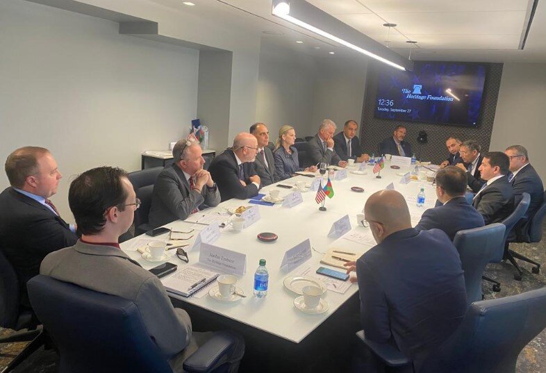 Hikmət Hacıyev ABŞ-ın tanınmış beyin mərkəzlərinin nümayəndələri ilə görüş keçirib