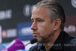 "Neftçi"nin baş məşqçisi: "İlk hissədə yaşlı insanlar kimi oynayırdıq"