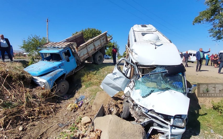 Ağstafadakı qəzada 15 yaralıdan 3-nün vəziyyəti ağırdır - FOTOLAR