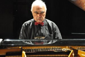 Cavanşir Quliyev 19 ildən sonra xaricdən Azərbaycana köçdü