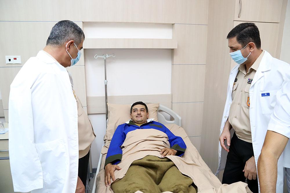 Müdafiə naziri hərbi hospitalda müalicə alan yaralılarla görüşüb 3 e4a24c30 f8e4 368b ba61 1d95fddf9800