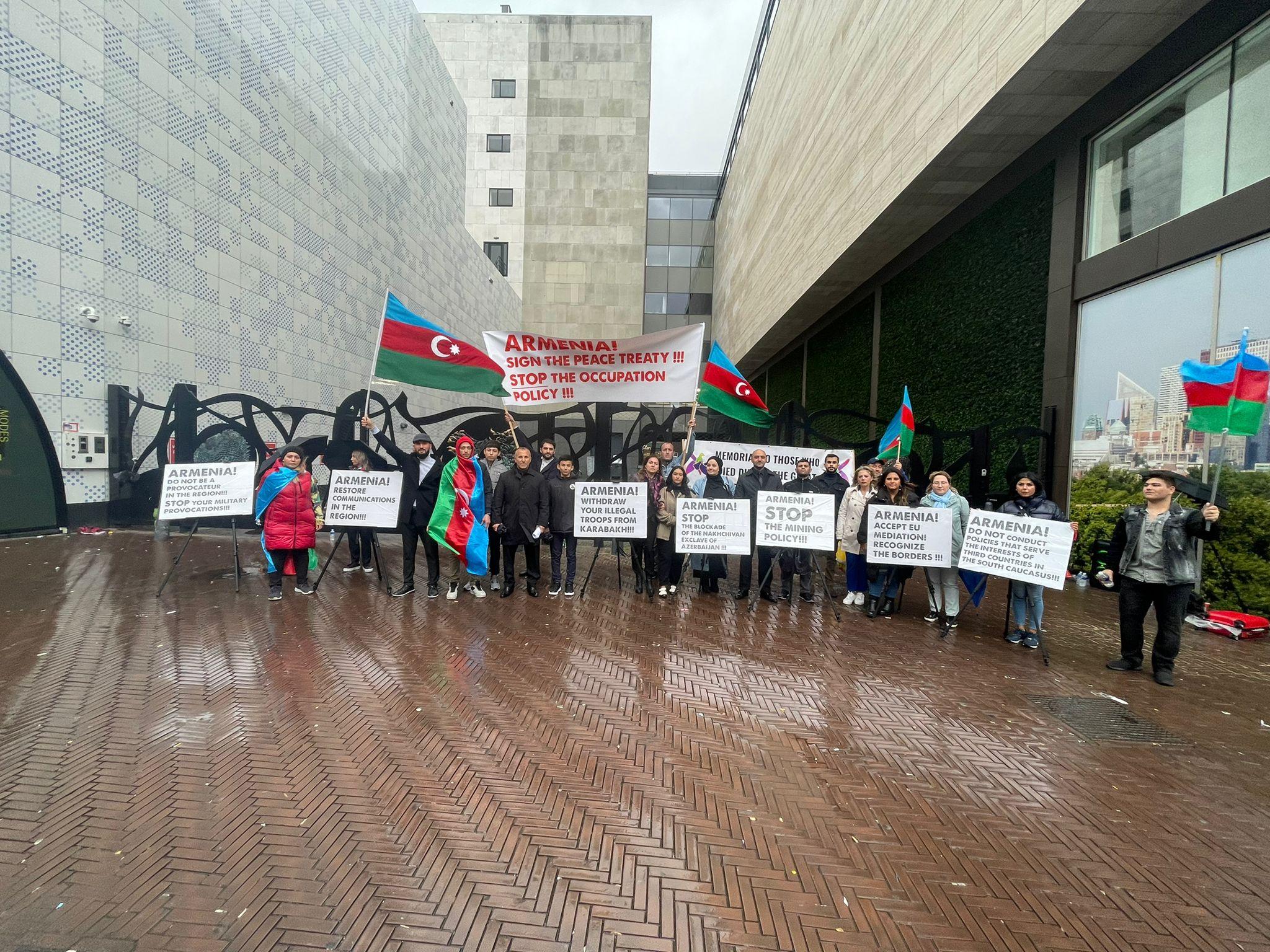 Niderlandda Ermənistanın təxribatlarına etiraz aksiyası keçirilib