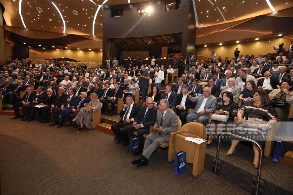 Azərbaycan jurnalistlərinin VIII Qurultayı keçirildi - YENİLƏNİB 8 Azərbaycan jurnalistlərinin VIII Qurultayı keçirildi - YENİLƏNİB