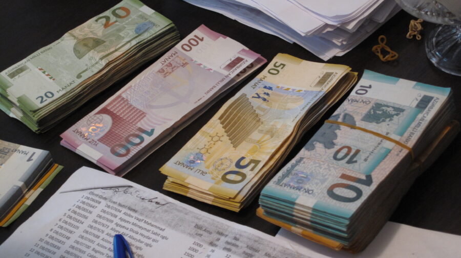 manat 1