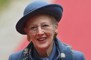 82 yaşlı kraliça koronavirusa yoluxdu