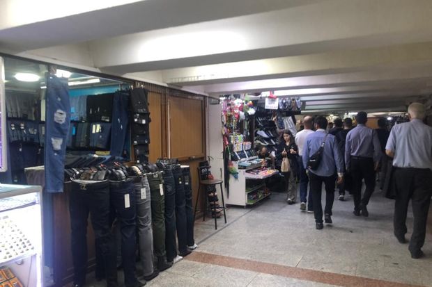 “20 Yanvar” stansiyasının keçidindəki ticarət niyə yığışdırılmır? - FOTOLAR