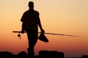 Çayda balıq tutmaq istəyən kişi arxa düşərək boğulub