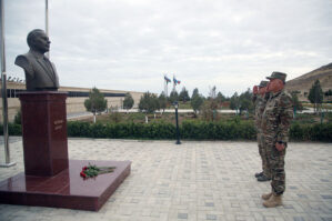 Kərim Vəliyev XTQ-nin şəxsi heyəti ilə görüşüb 19 Kərim Vəliyev XTQ-nin şəxsi heyəti ilə görüşüb