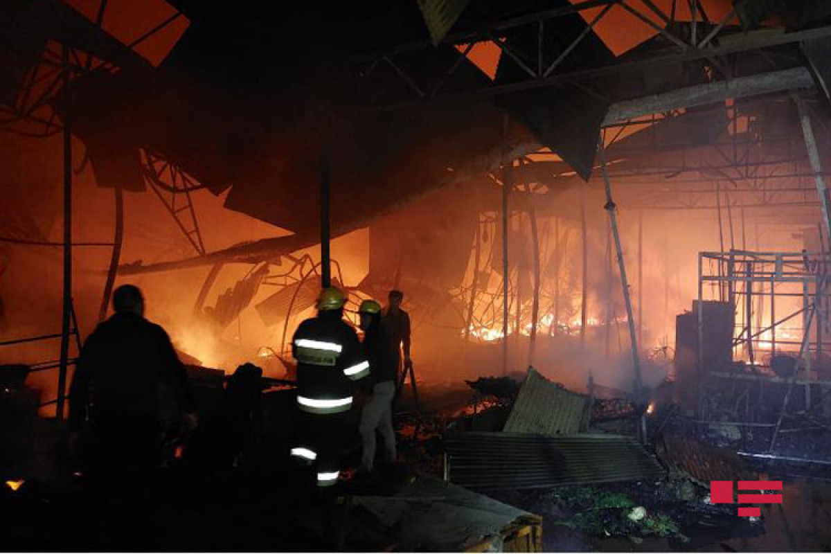 FHN: Sabirabad Mərkəzi Bazarında ticarət obyektlərinin konstruksiyaları 9000kv.m sahədə yanıb