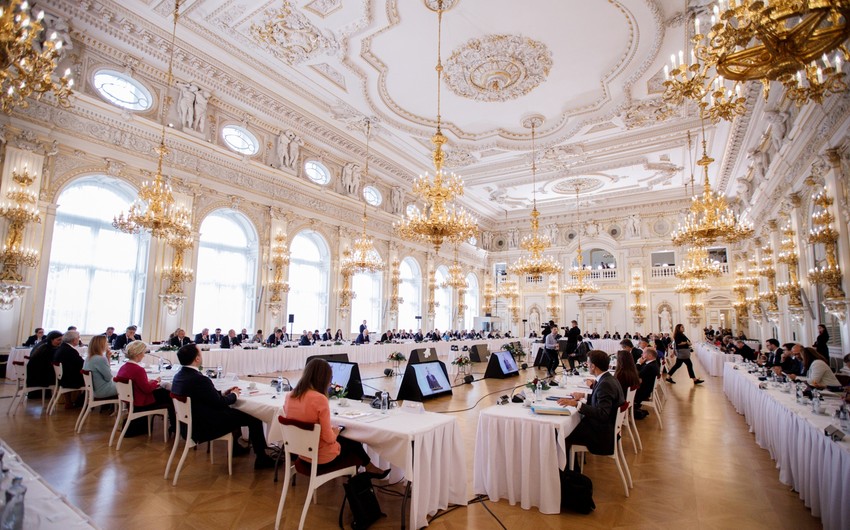 Prezident İlham Əliyev Praqada işçi nahar formatında keçirilən bağlanış plenar iclasında iştirak edir