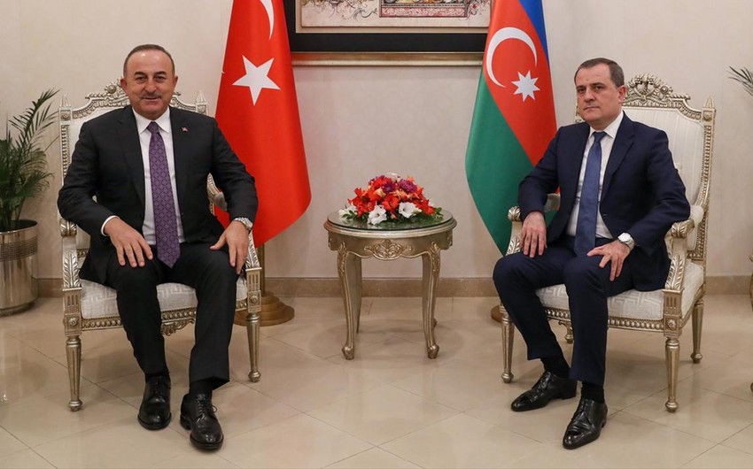 Bayramovla Çavuşoğlu telefonla danışıblar