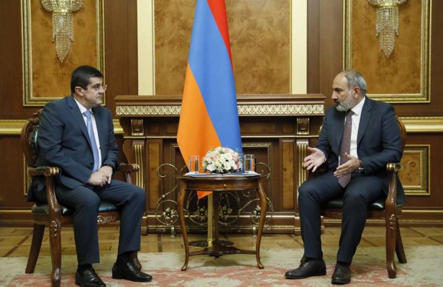 Arayik Paşinyanın qəbuluna düşə bilmir