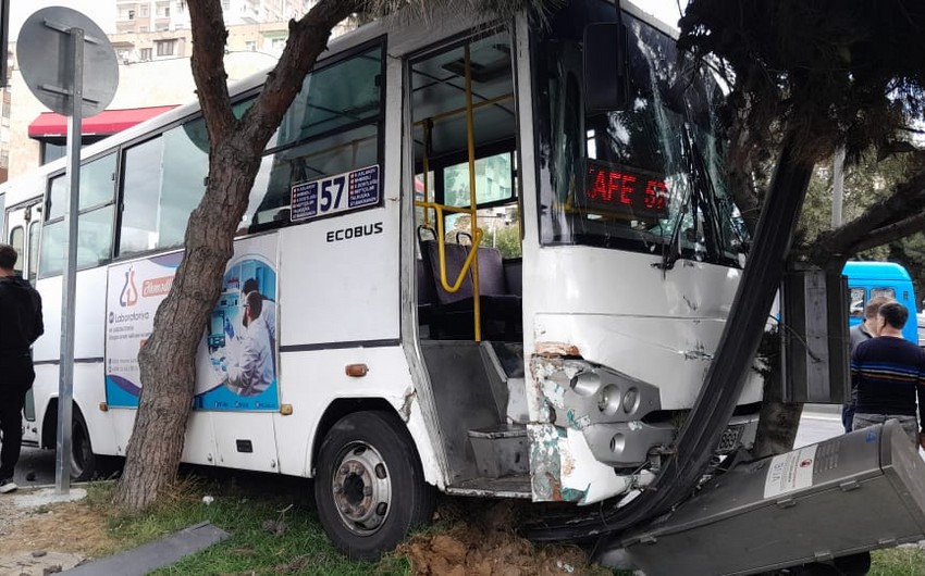 Bakıda avtobusla yük maşını toqquşdu, yaralananlar var - YENİLƏNİB
