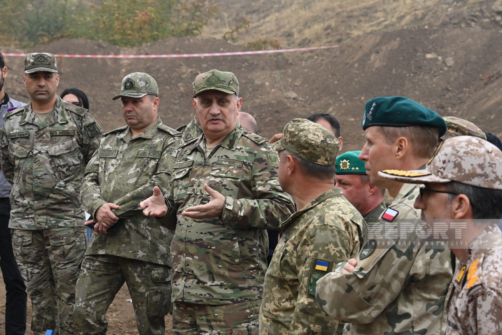 Hərbi attaşelər Edillidə aşkarlanan kütləvi məzarlığa baş çəkdilər - YENİLƏNİB 4 Hərbi attaşelər Edillidə aşkarlanan kütləvi məzarlığa baş çəkdilər - YENİLƏNİB