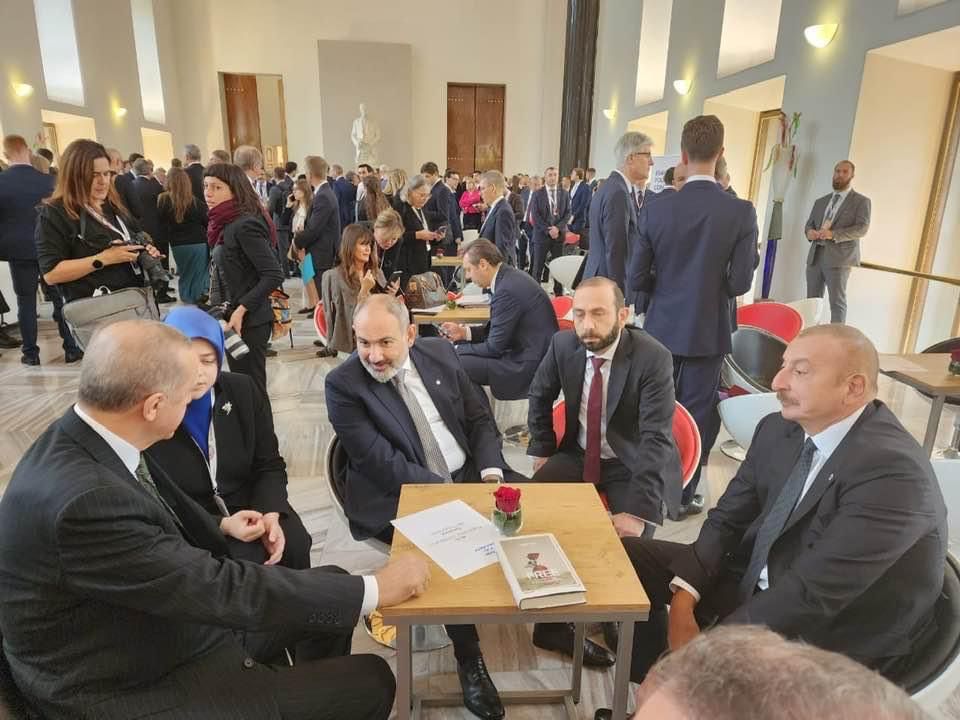 Praqada Azərbaycan, Türkiyə və Ermənistan liderlərinin qeyri-formal görüşü oldu - FOTOLAR+VİDEO 1 gorus 3