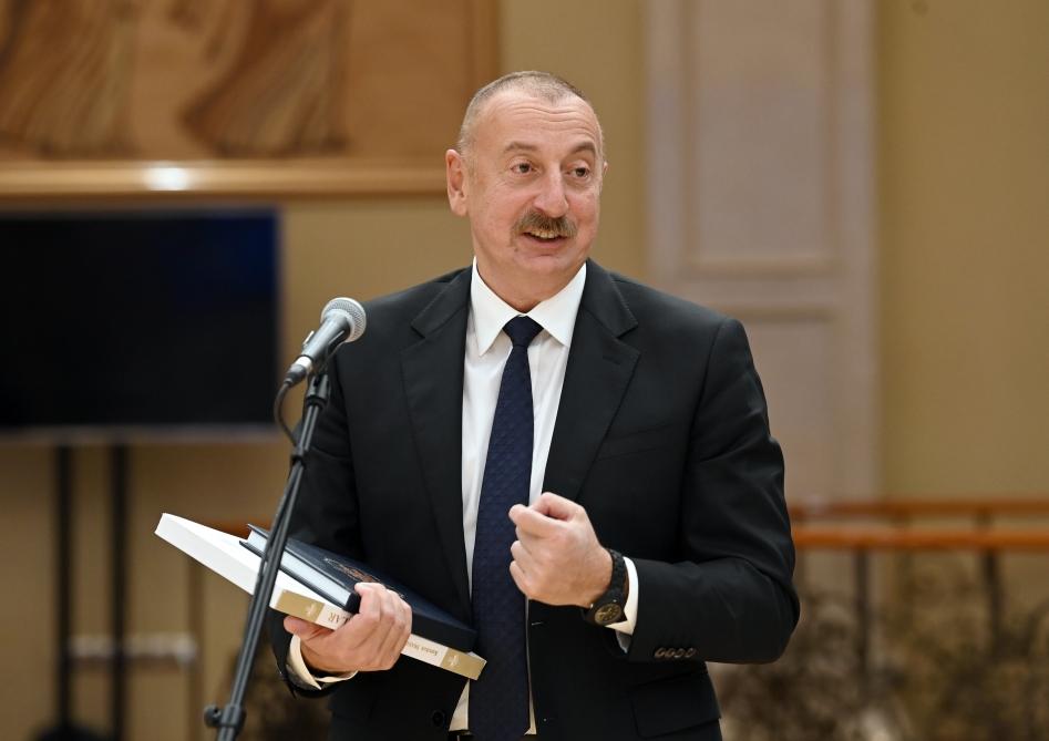 Prezidentə hədiyyə edilən kitabda nələrdən bəhs olunur? - FOTO