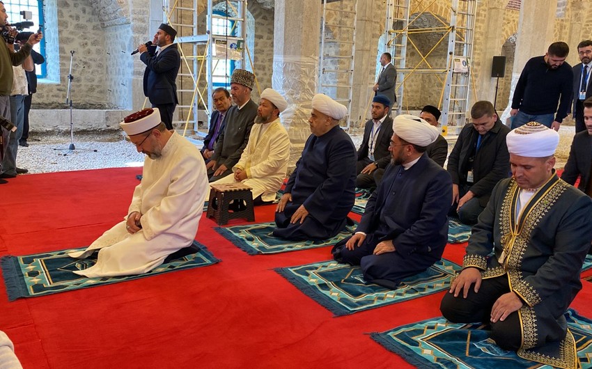 Dini liderlər Şuşadakı Yuxarı Gövhər Ağa məscidində birgə namaz qıldılar - FOTO
