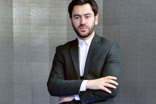 Üzeyir Mehdizadə xəsarət aldı - Sənətçinin əlinə 12 tikiş vuruldu