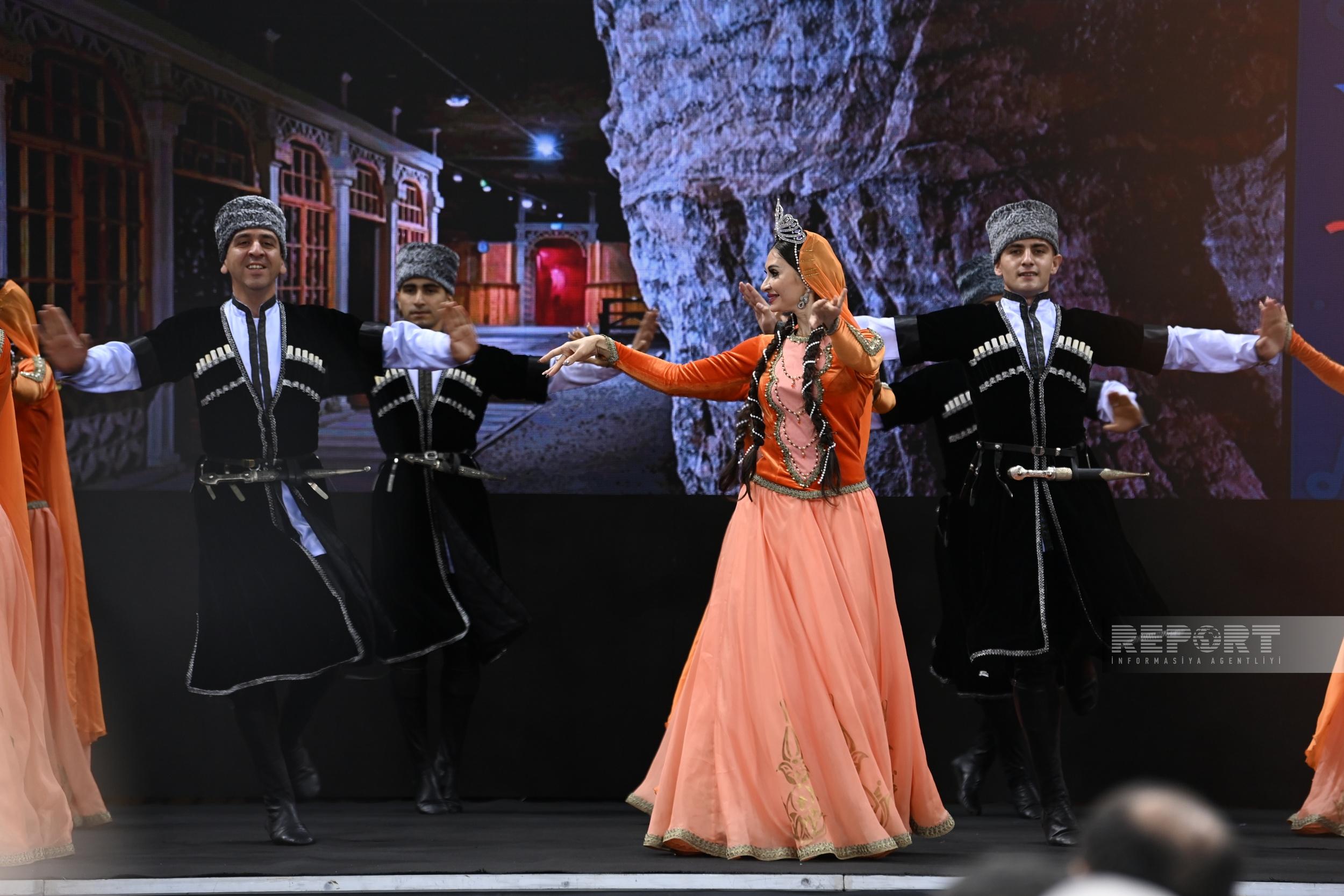 Bakıda Beynəlxalq Xeyriyyə Yarmarkası keçirildi - FOTOLAR