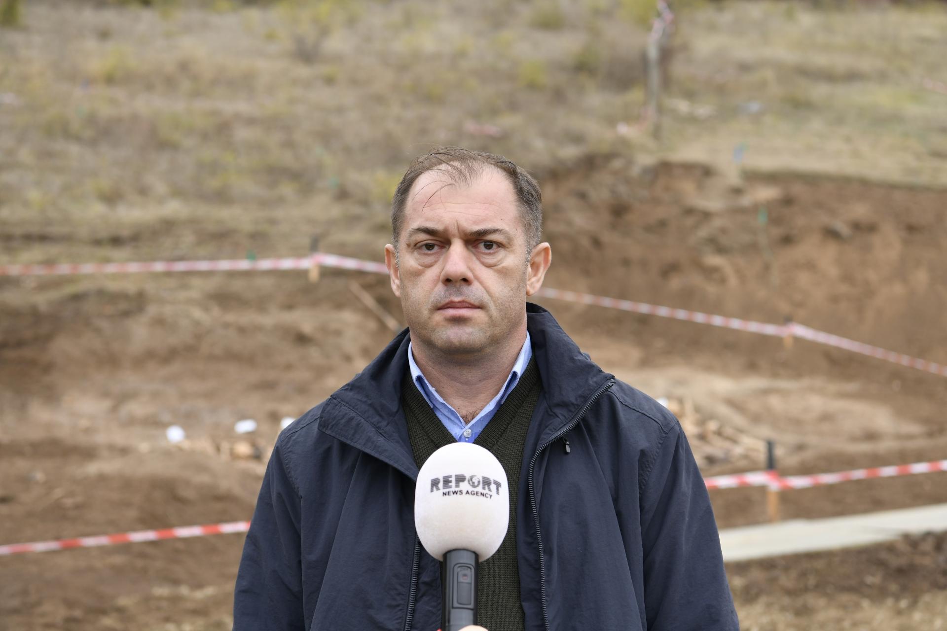 Dövlət Komissiyası: “Edillidəki kütləvi məzarlığın altında başqa insan qalıqları da ola bilər”