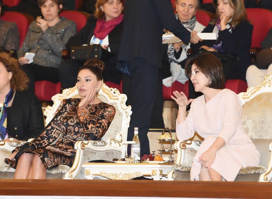 Birinci vitse-prezident “Lazgi” baletinə baxdı - FOTO