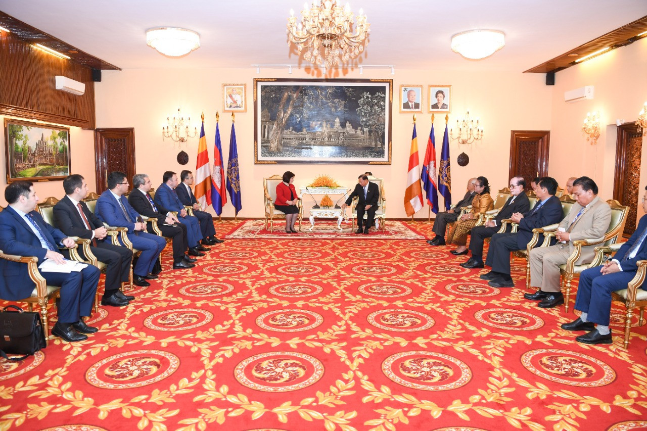 Spiker Kamboca Senatının sədri ilə görüşdü - FOTOLAR