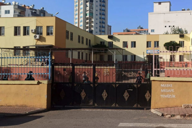 Dəhşətli QƏTL: 12 yaşlı qız sinif yoldaşını şlanqla döydü, sonra bıçaqlayıb öldürdü