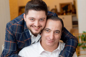 Xalq artisti: “Ata gələndə uşaq ayağa durmursa, onu didərəm” 7 Xalq artisti: “Ata gələndə uşaq ayağa durmursa, onu didərəm”