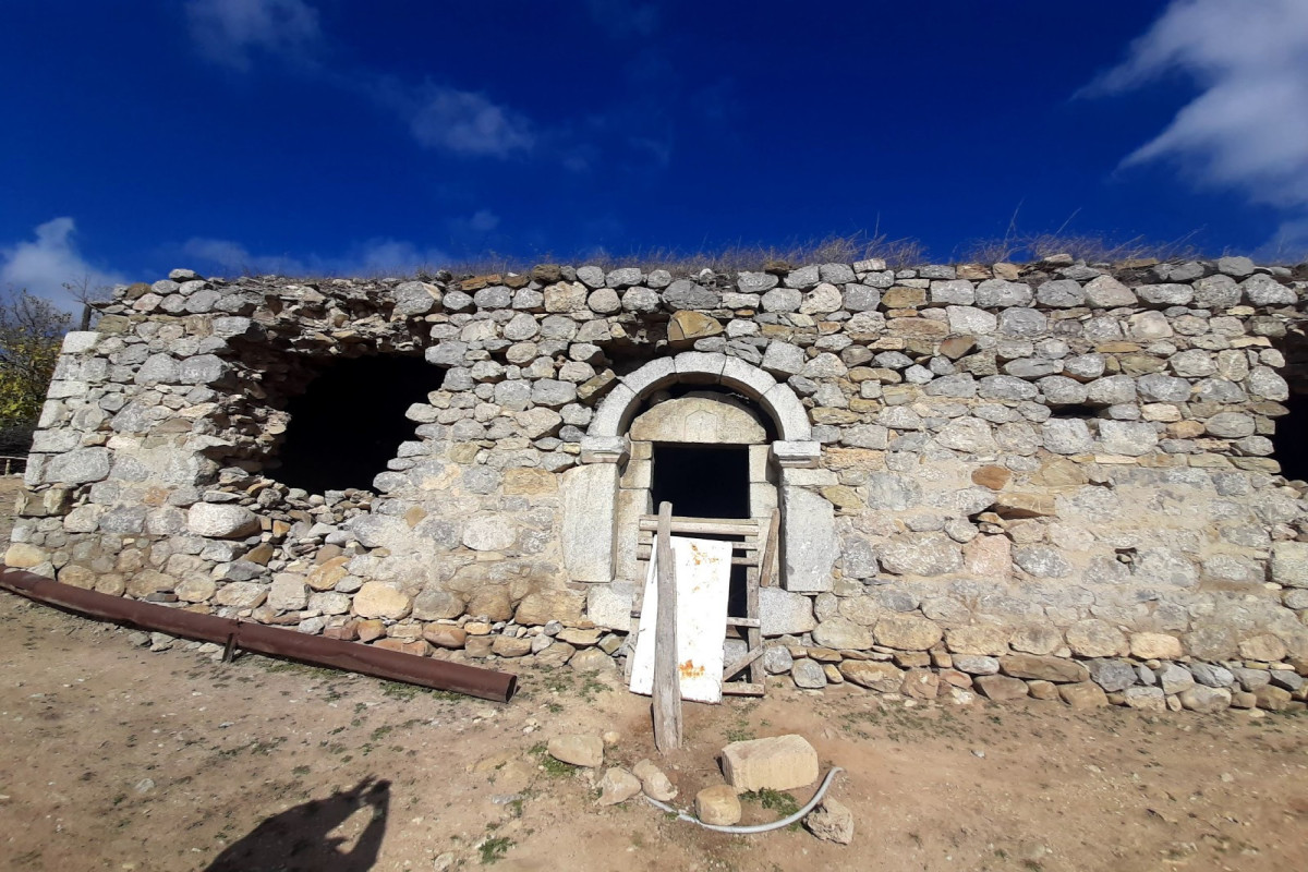 AMEA: "Şəkidə Xaçvari kilsə və Zəyzid qalası dağılma təhlükəsi ilə üz-üzədir" - FOTOLAR