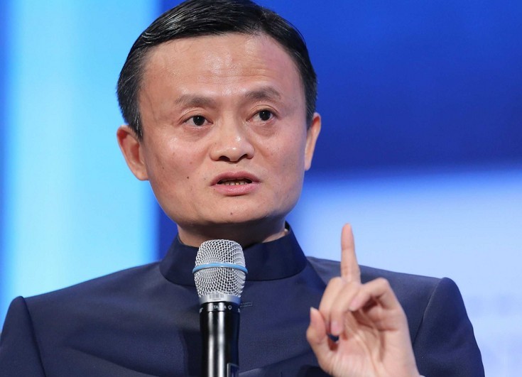 Məşhur milyarder ölkədən qaçdı