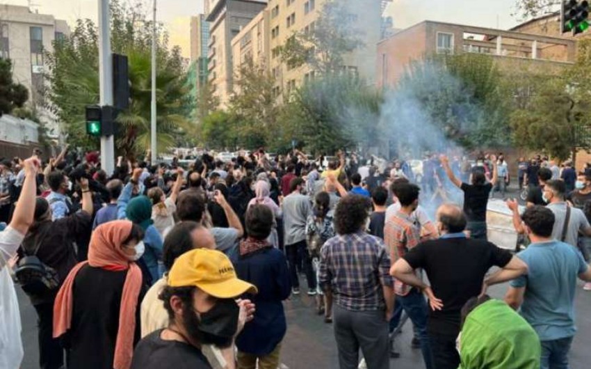 İranda etirazlar: SEPAH rəsmisinin aksiyalarda iştirak edən oğlu öldürüldü