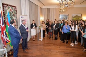 Britaniya səfiri müəllimlərlə görüşdü - FOTOLAR