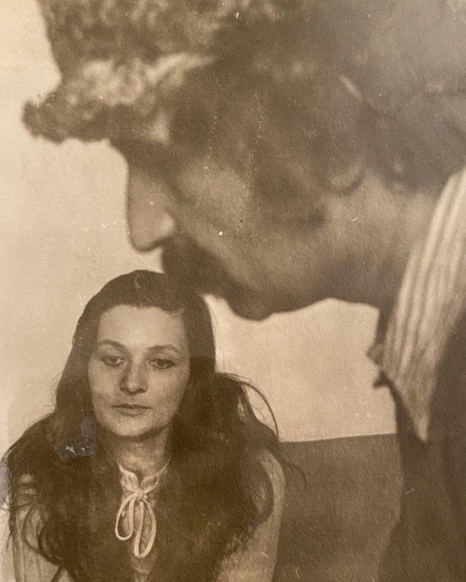 Xalq artistindən inanılmaz paylaşım - Ailəsinin ağ-qara FOTOLARINI bölüşdü 8 Xalq artistindən inanılmaz paylaşım - Ailəsinin ağ-qara FOTOLARINI bölüşdü