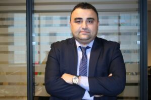 Heç kimə inanmamaq fəlakəti və demokratiya oyunu