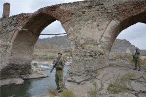Xudafərin körpüsü üzərində Azərbaycan bayrağı belə ucaldıldı - VİDEO 36 Xudafərin körpüsü üzərində Azərbaycan bayrağı belə ucaldıldı - VİDEO