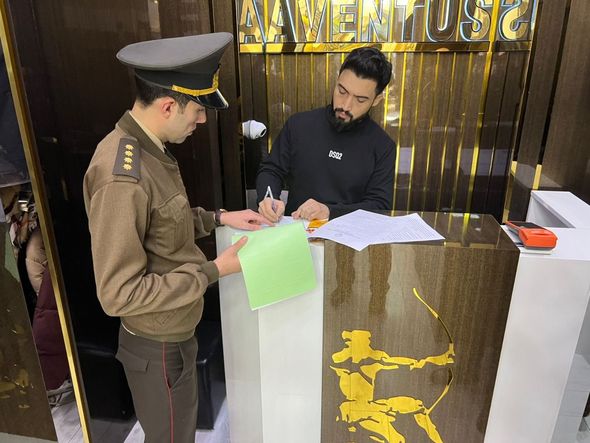 Məşhur kişi geyimləri mağazasının fəaliyyəti məhdudlaşdırıldı - FOTO / VİDEO