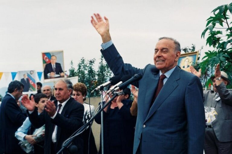 "Heydər Əliyev ömrünü xalqımızın taleyini dəyişmək amalı ilə yaşayıb" - Cavanşir Feyziyev