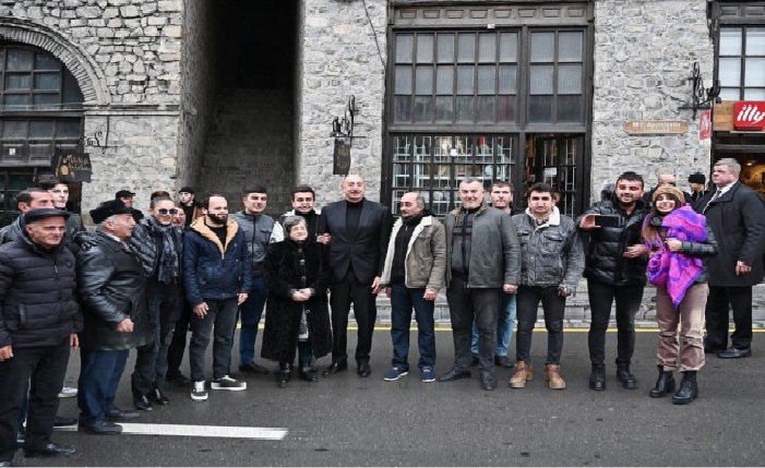 İlham Əliyev və Mehriban Əliyeva Şəkidə sakinlərlə görüşdü - FOTO