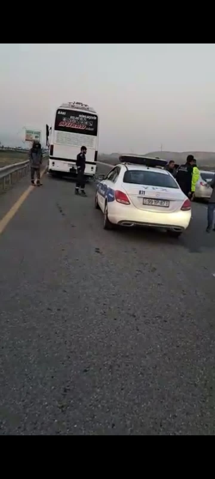 Sərnişin avtobusu yük maşını ilə toqquşdu - FOTO 3 Sərnişin avtobusu yük maşını ilə toqquşdu - FOTO