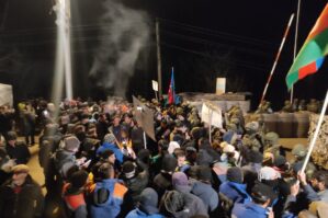 Aksiya iştirakçılarından TƏKLİF - Andrey Volkova 24 saat vaxt verilir - VİDEO 31 Aksiya iştirakçılarından TƏKLİF - Andrey Volkova 24 saat vaxt verilir - VİDEO