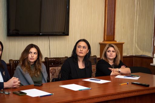 “Gender əsaslı zorakılığa qarşı 16 günlük fəallıq”: "ÇEK" üzvləri Horadizdə qadınlarla görüşdü - FOTOLAR 1 “Gender əsaslı zorakılığa qarşı 16 günlük fəallıq”: "ÇEK" üzvləri Horadizdə qadınlarla görüşdü - FOTOLAR