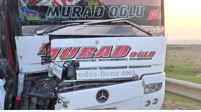 Sərnişin avtobusu yük maşını ilə toqquşdu - FOTO