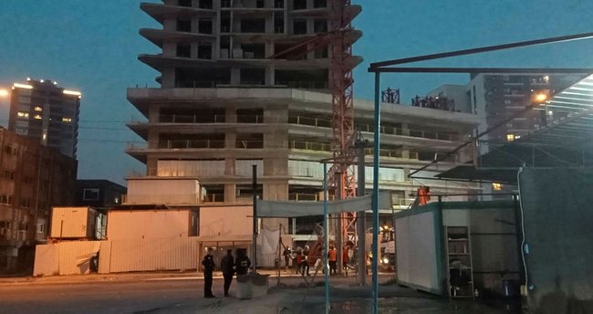 İzmirdə kran aşdı - 5 nəfər öldü / FOTOLAR 4 650x344 son dakika izmirde vinc devrildi 5 olu 2 yarali 1672415773887
