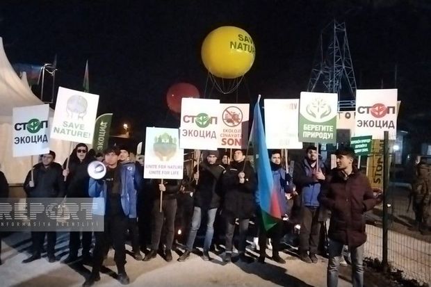 Xankəndi-Laçın yolunda etiraz aksiyası davam edir, mahnılar ifa olunur