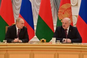 Lukaşenko: “S-400” və “İskəndər” döyüş növbəsinə gətirilib”