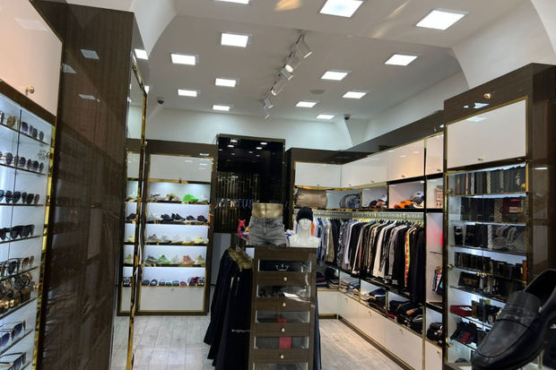 Məşhur kişi geyimləri mağazasının fəaliyyəti məhdudlaşdırıldı - FOTO / VİDEO 1 Məşhur kişi geyimləri mağazasının fəaliyyəti məhdudlaşdırıldı - FOTO / VİDEO