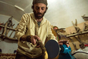 Bakıda tanınmış heykəltaraş sevdiyi qadını videosu ilə şantaj edirmiş