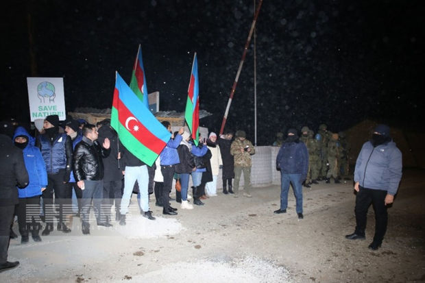 Xankəndi-Laçın yolunda davam edən etiraz aksiyası: Şüarlar səsləndirilir - CANLI 1 FotoJet 2022 12 23T222222.416