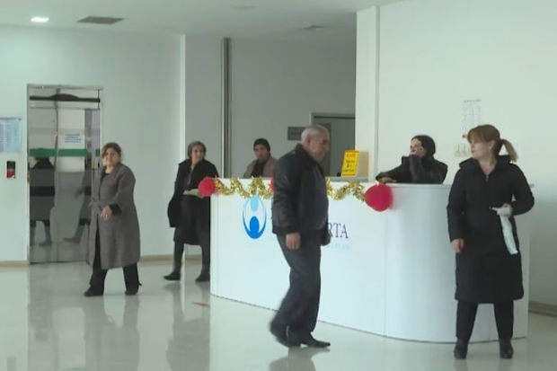 Xəstəxanada kadr çatışmazlığı: “Bir həkim var, o da məzuniyyətdə...” - VİDEO