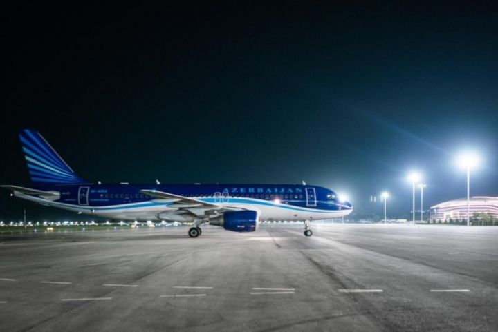 AZAL-ın təyyarəsi Səmərqəndə məcburi eniş edib